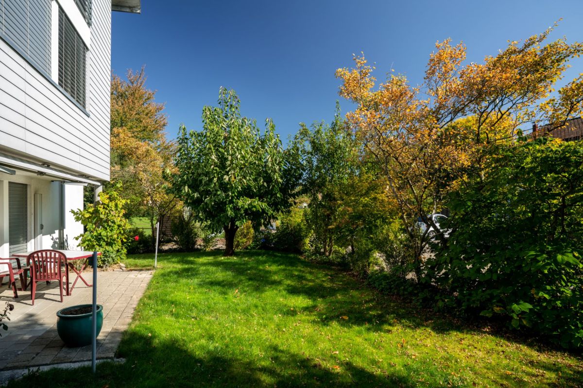 Garten mit Terrasse am Haus