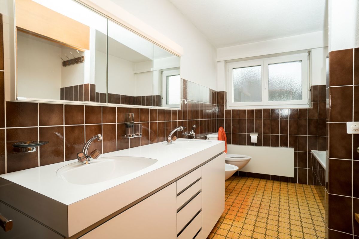 Badezimmer mit Doppelwaschtisch