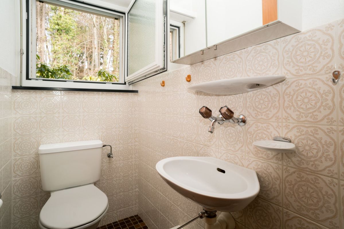 Gäste-WC mit Fenster