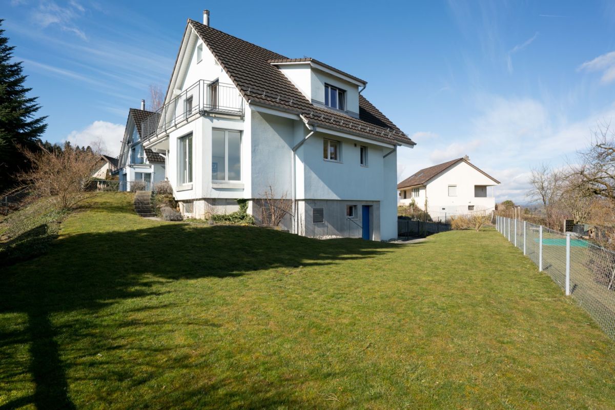 Wohnhaus mit Gartenansicht