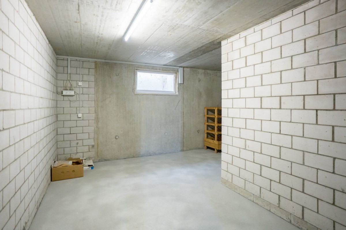 Kellerraum mit Betonwänden