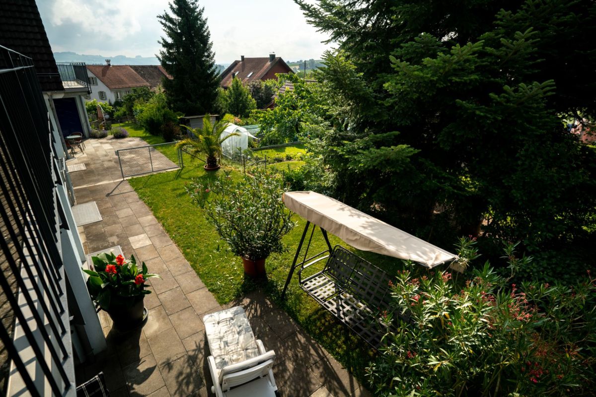 Garten mit Terrasse und Blick ins Grüne