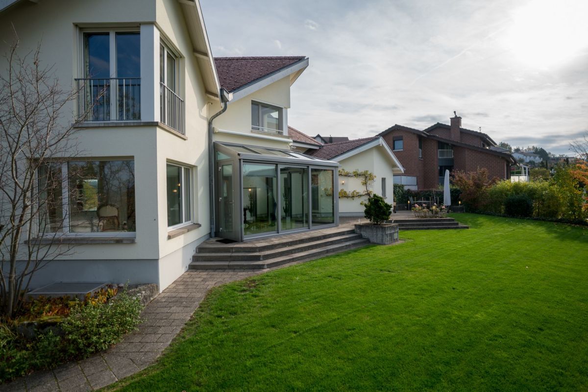 Einfamilienhaus mit Garten und Wintergarten