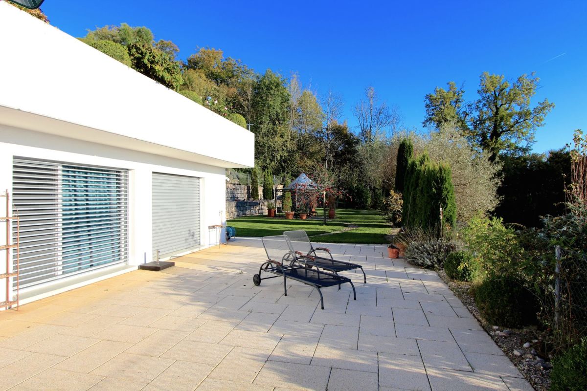Terrasse mit Gartenblick