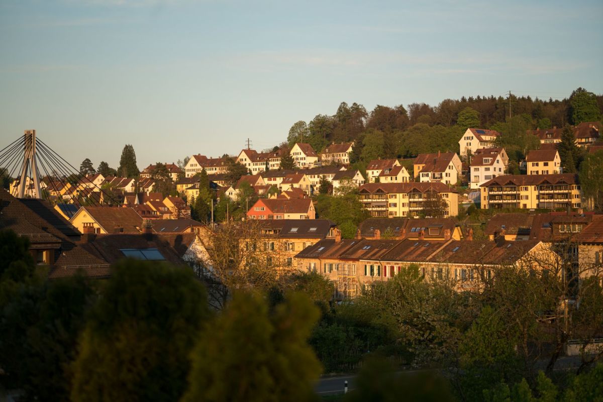Stadtansicht im warmen Abendlicht