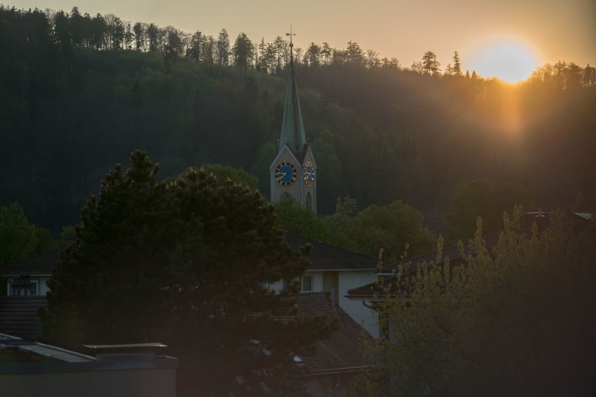 Kirchturm bei Sonnenuntergang