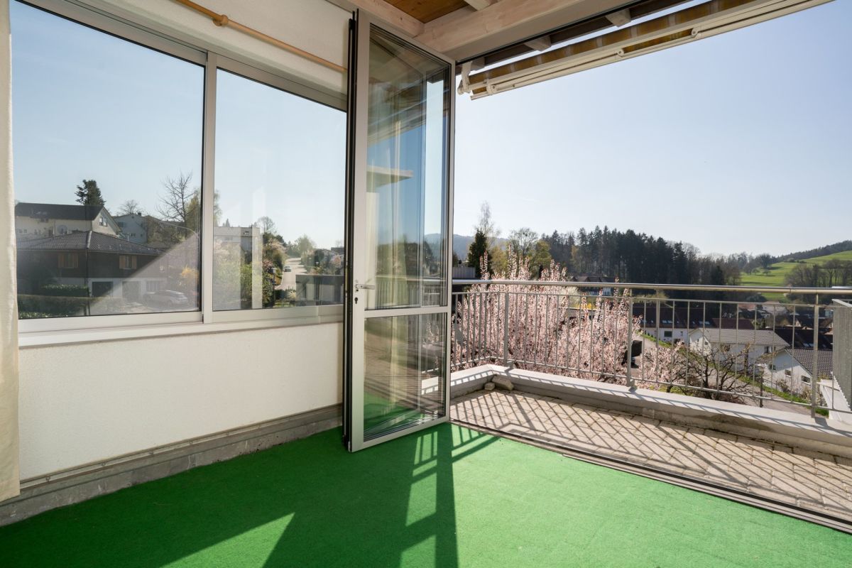 Balkon mit Ausblick ins Grüne