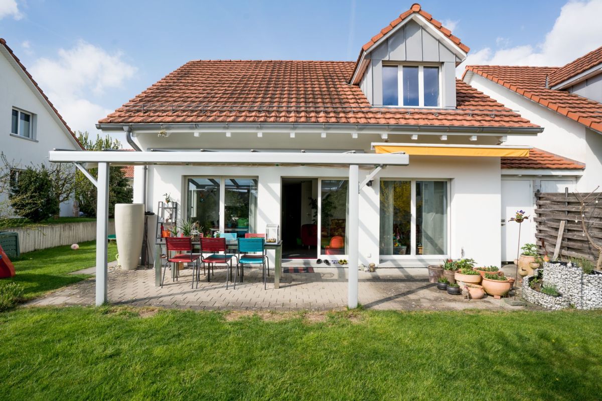 Haus mit Terrasse und Garten