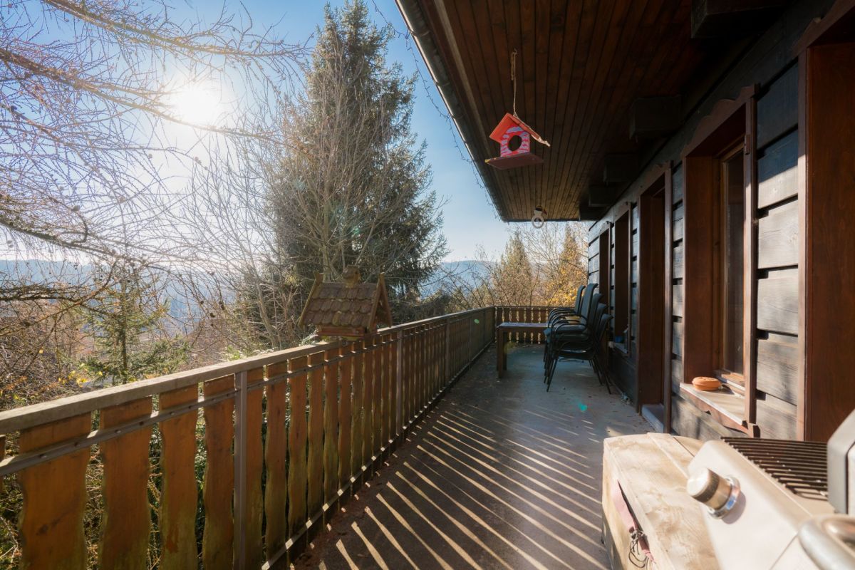 Balkon mit Bergblick