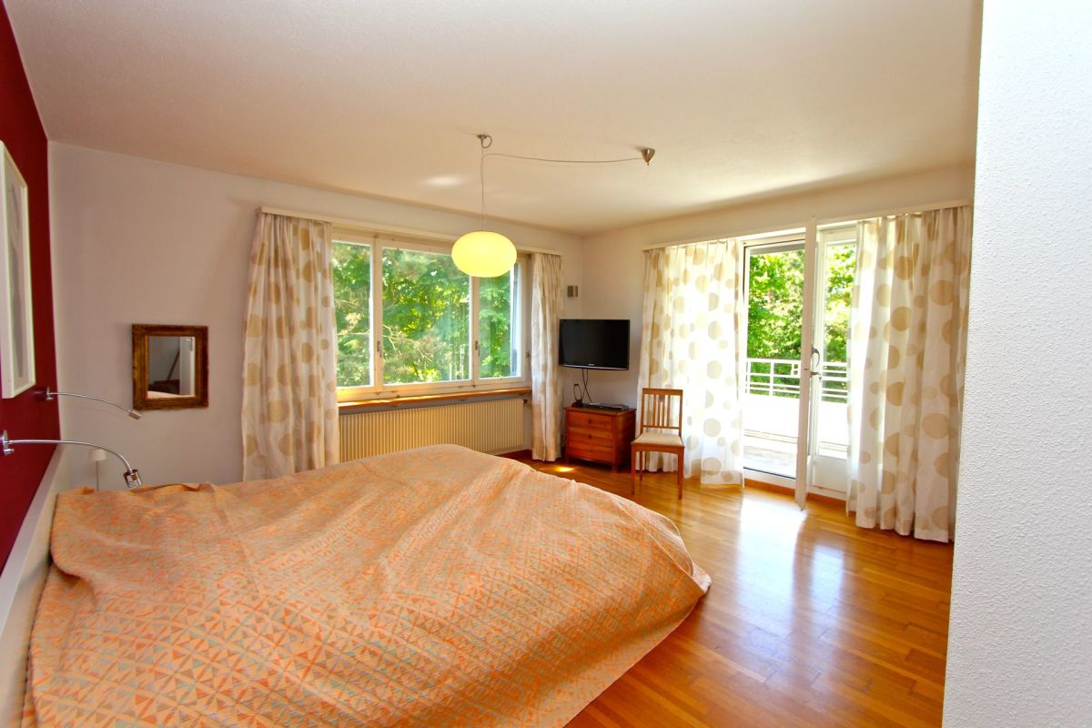 Schlafzimmer mit Balkonzugang