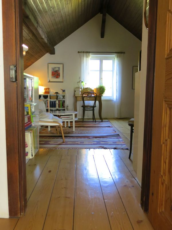 Gemütlicher Dachraum mit Holzdecke