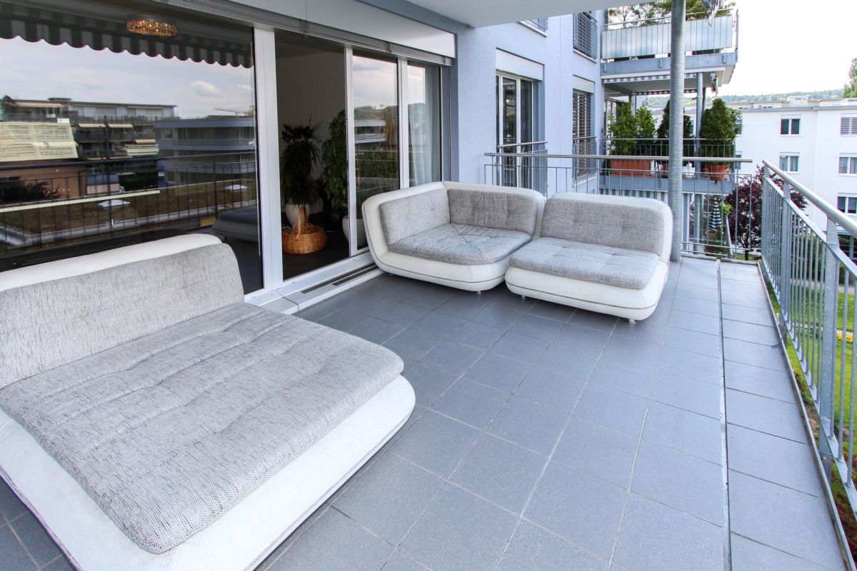 Balkon mit Sitzgruppe