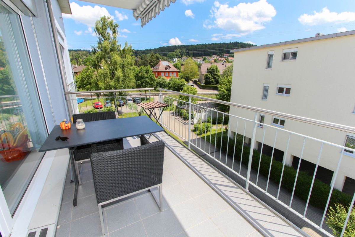 Balkon mit Sitzgruppe und Weitblick