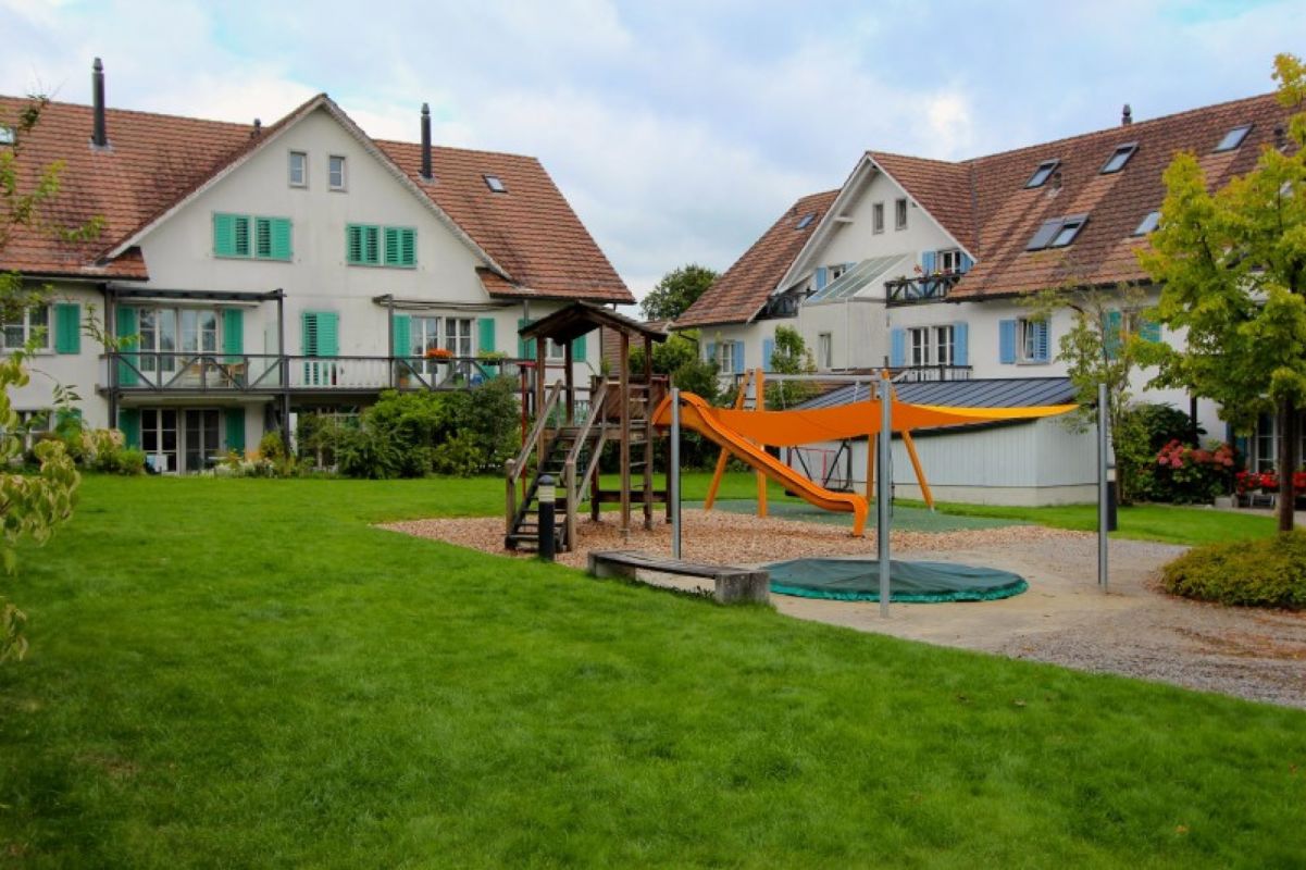 Wohnanlage mit Spielplatz im Innenhof