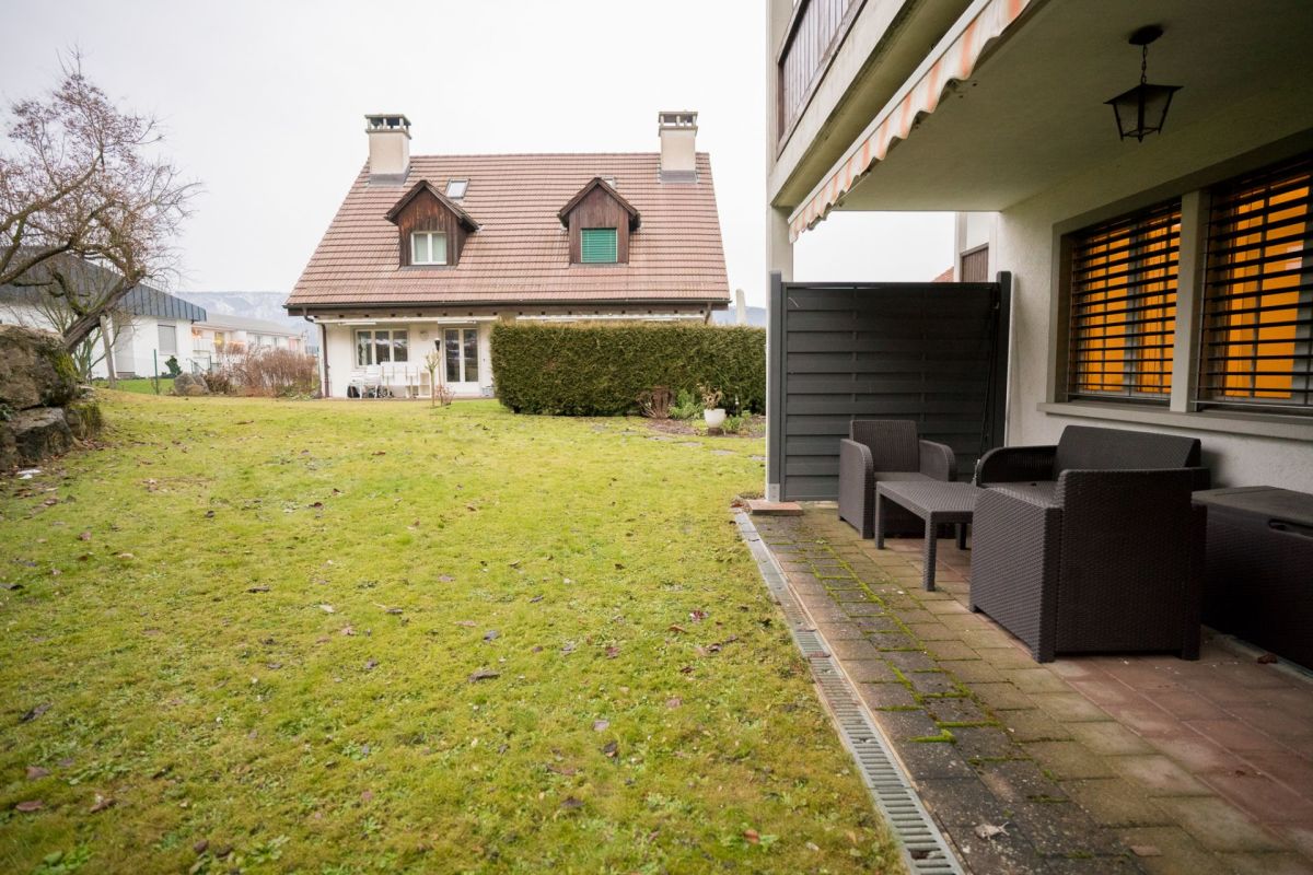 Wohnhaus mit Garten und Terrasse