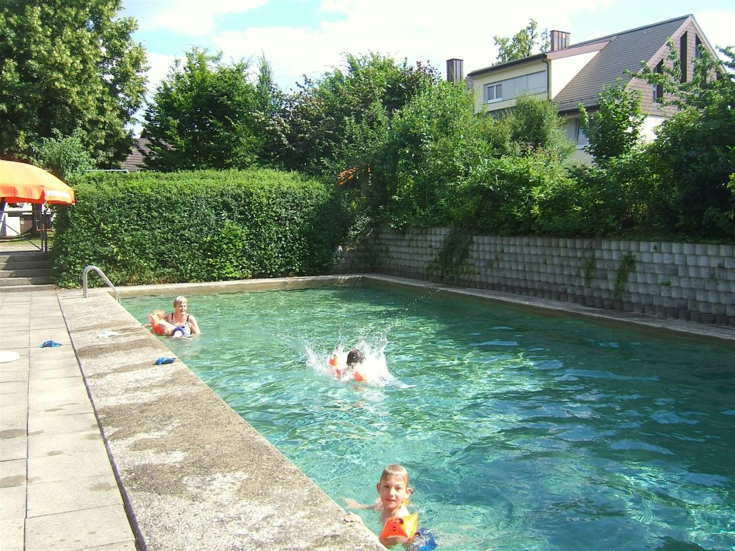 Außenpool im Garten