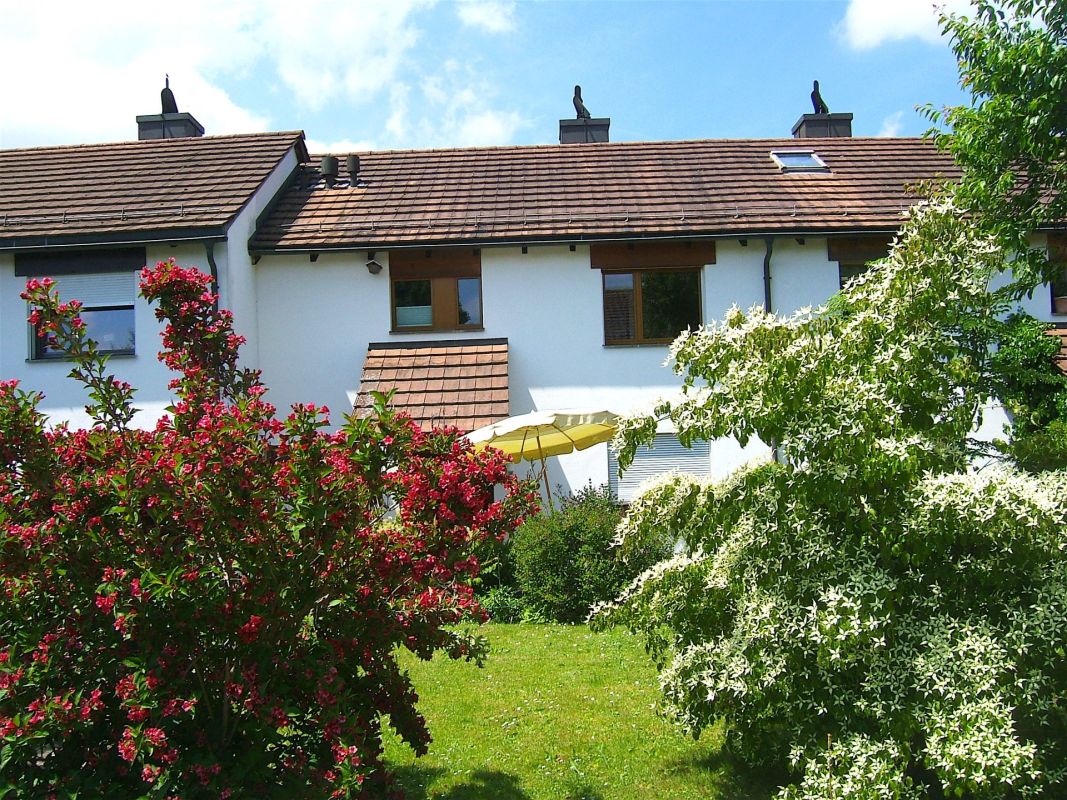 Doppelhaus mit Gartenansicht