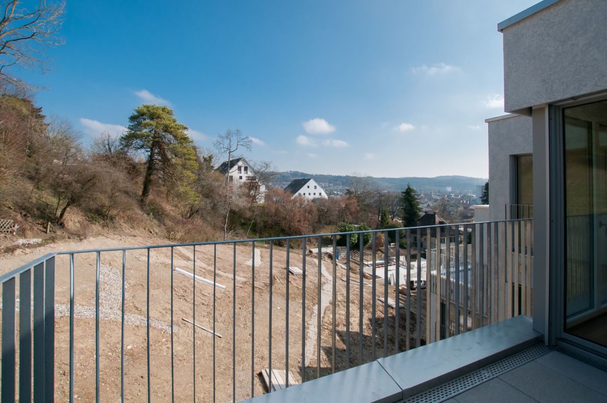 Balkon mit Ausblick ins Tal