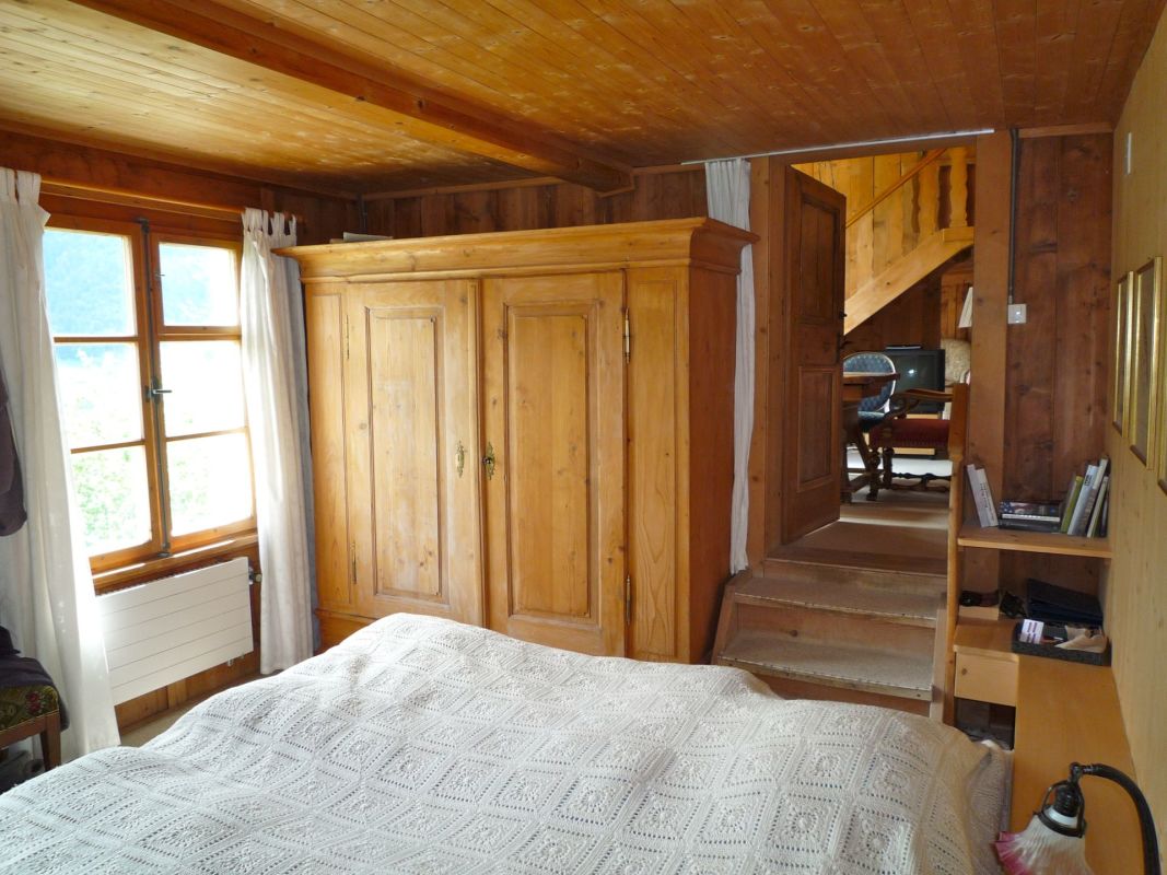 Rustikales Schlafzimmer in Holzoptik