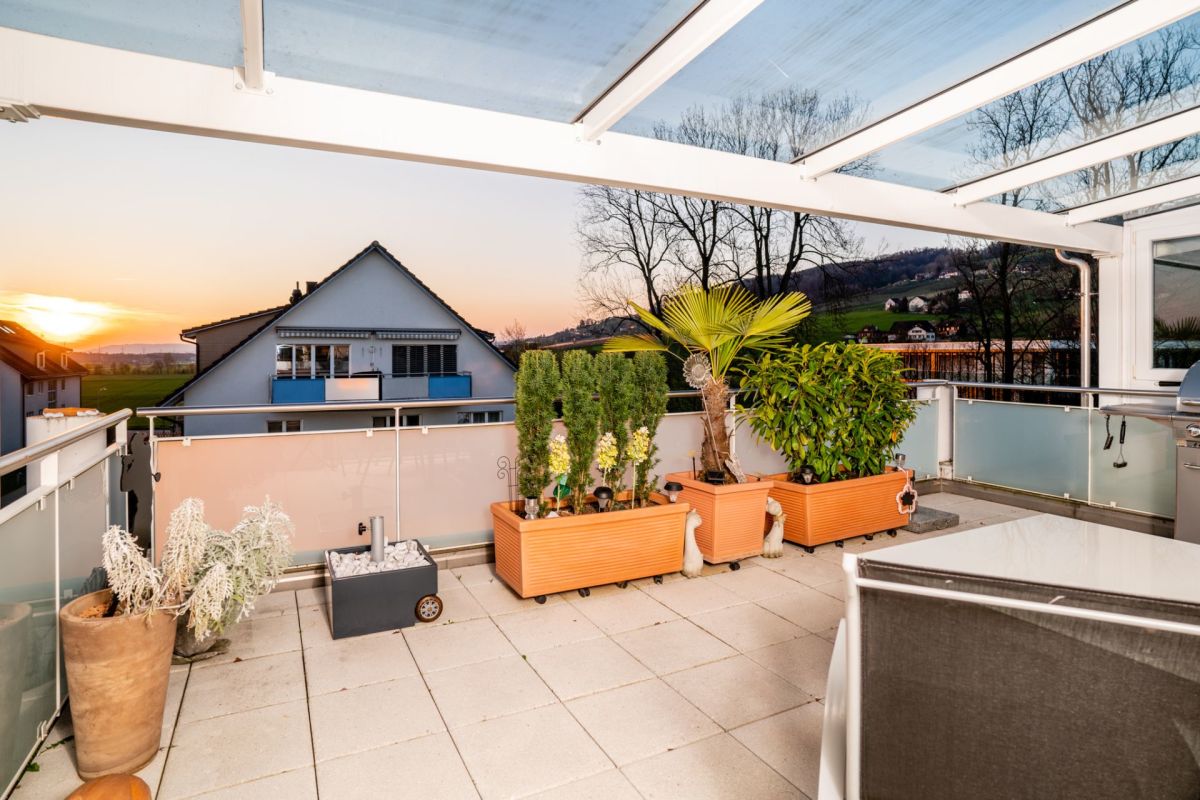 Dachterrasse mit Sonnenuntergang