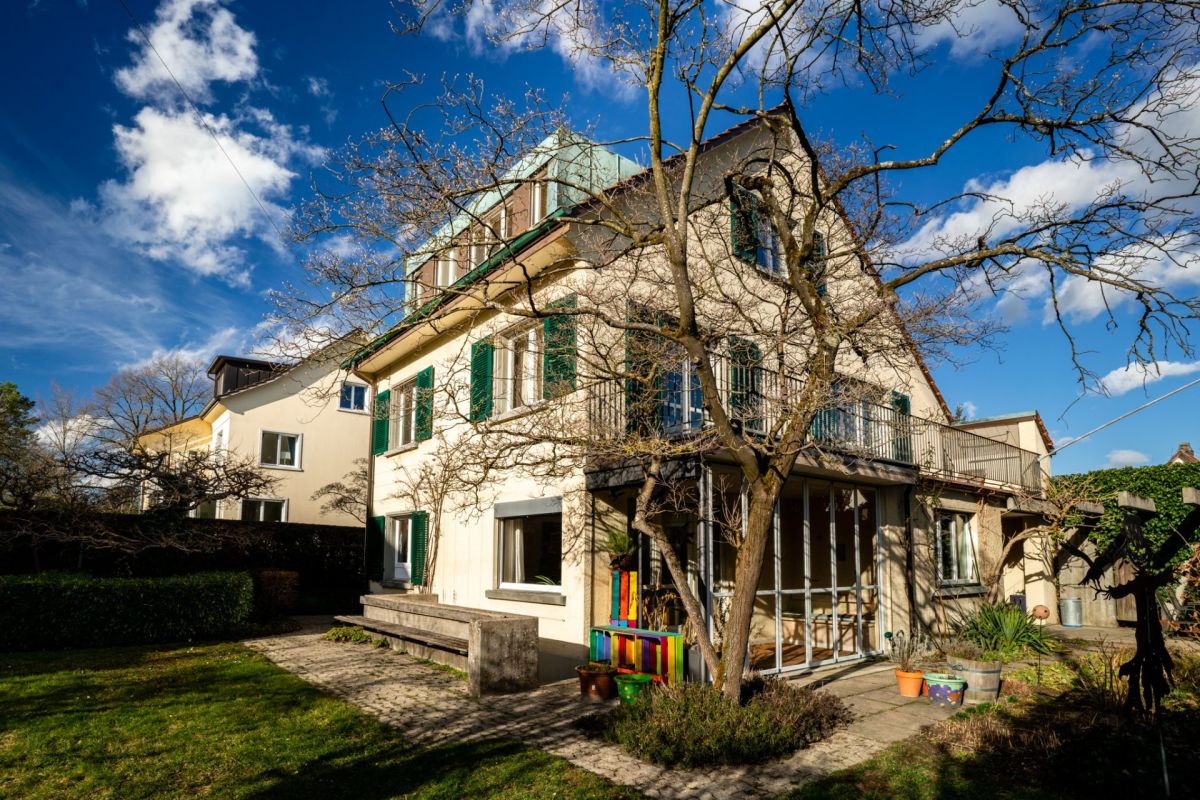 Freistehendes Wohnhaus mit Garten