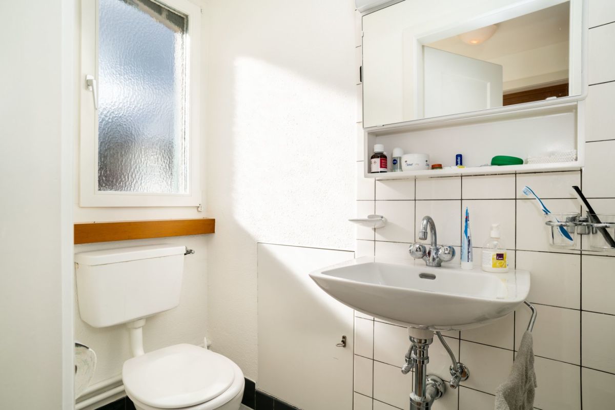 Gäste-WC mit Waschbecken