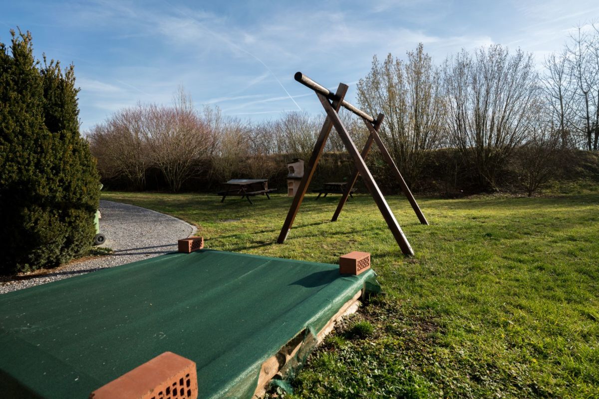 Garten mit Spiel- und Grillbereich