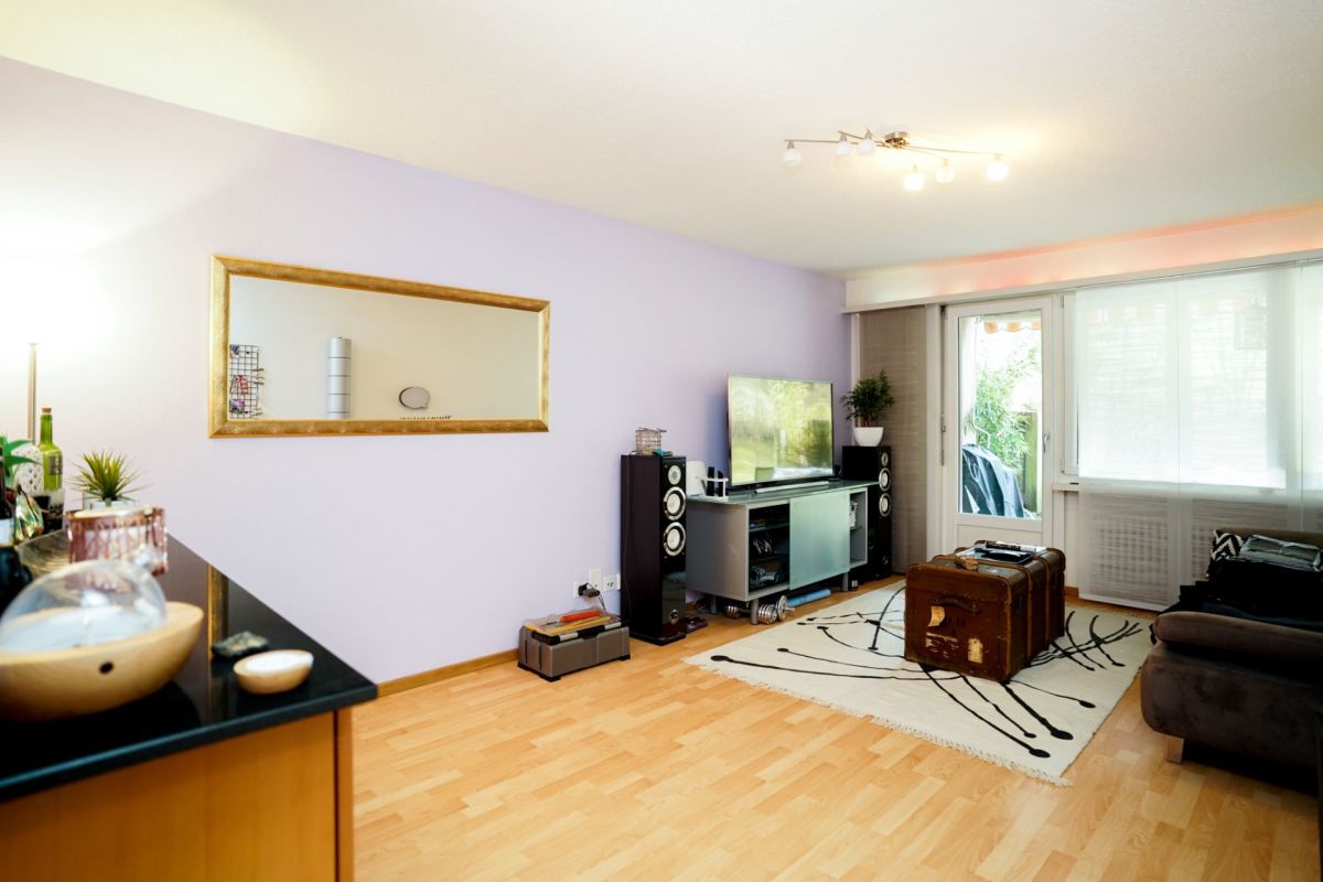 Wohnzimmer mit Balkonzugang