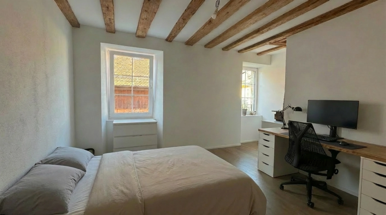 Schlafzimmer mit Arbeitsbereich