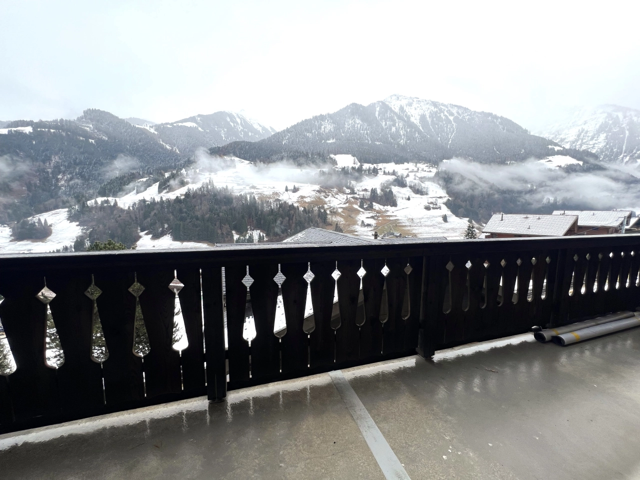 Bergblick von einem Balkon