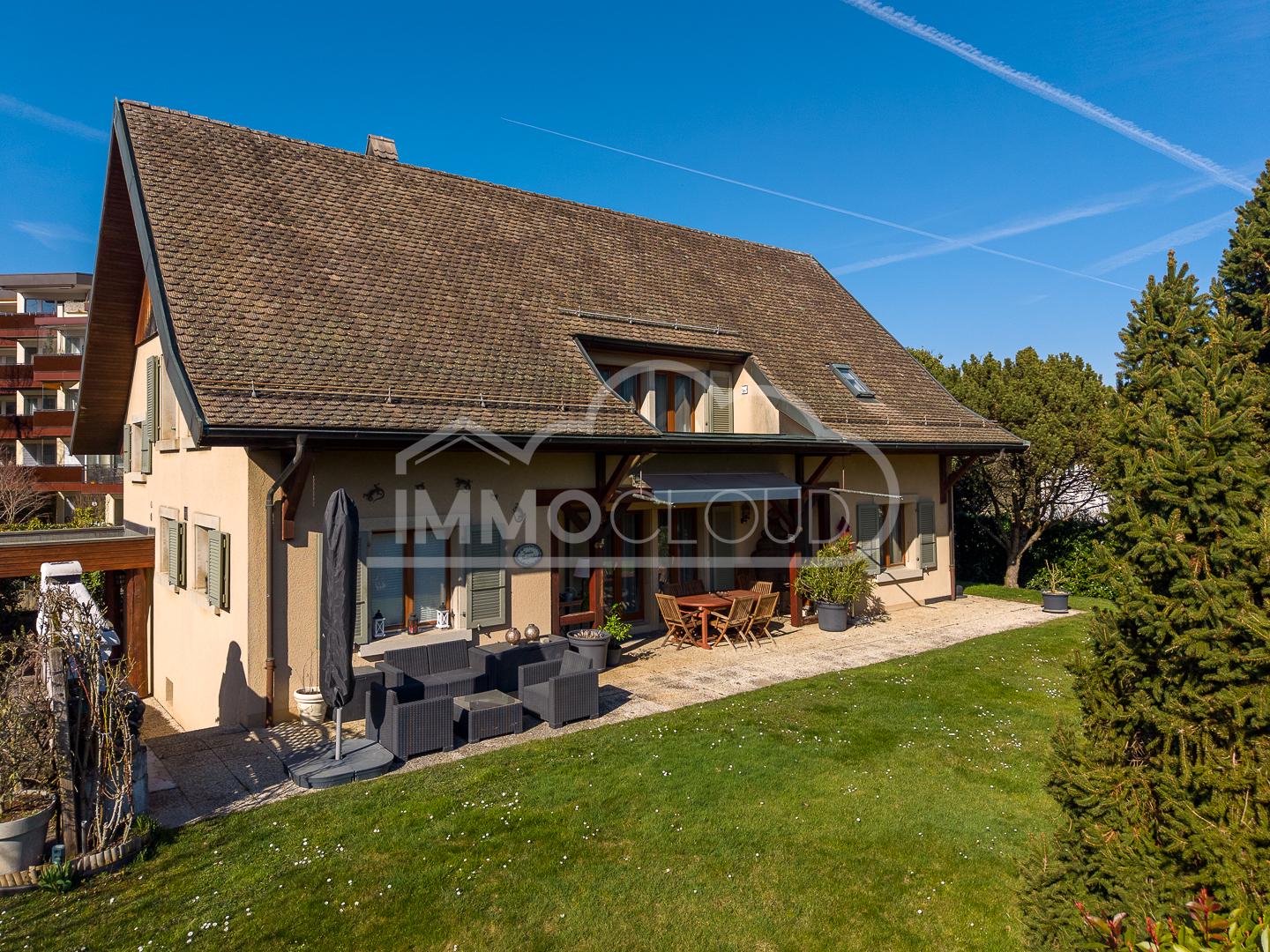 Einfamilienhaus mit großem Garten und Terrasse