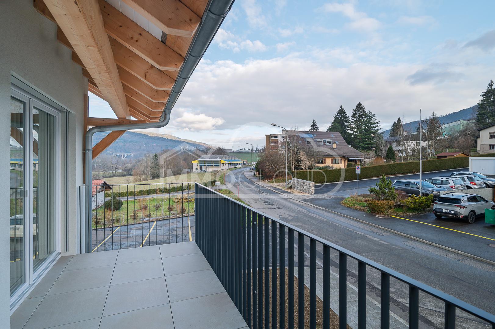 Überdachter Balkon mit Bergblick
