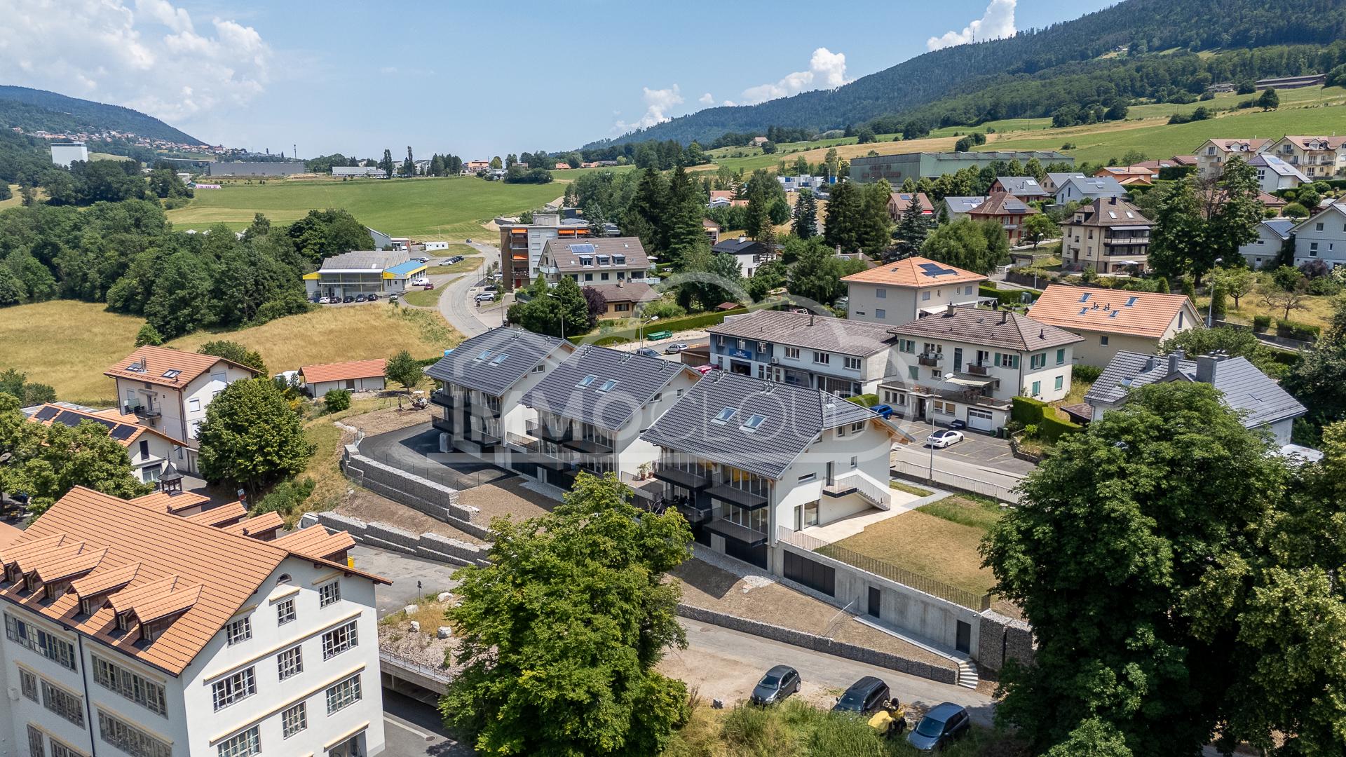 Luftaufnahme einer Wohnsiedlung im Grünen