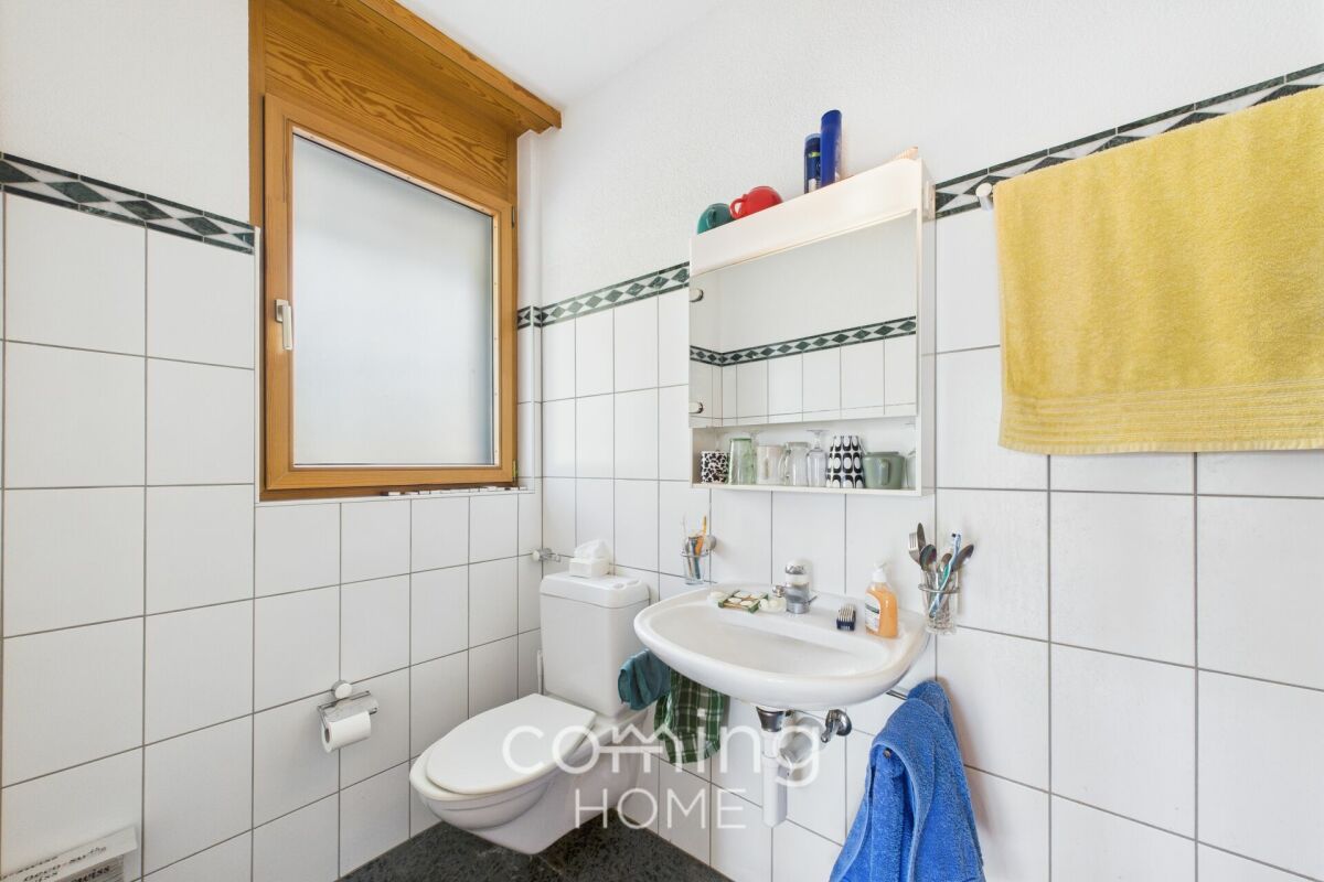 Gäste-WC mit Fenster