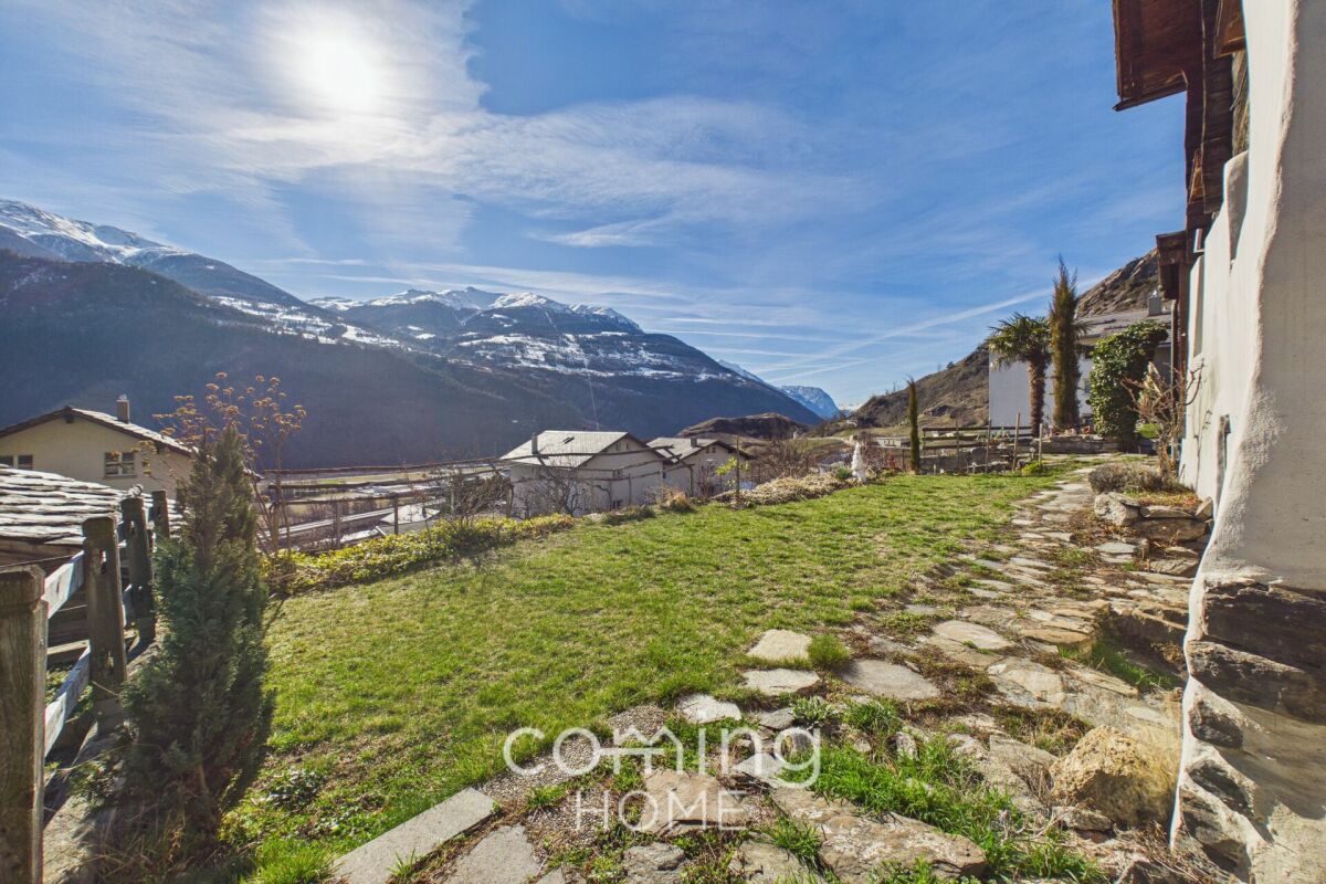 Alpen-Garten mit Bergpanorama
