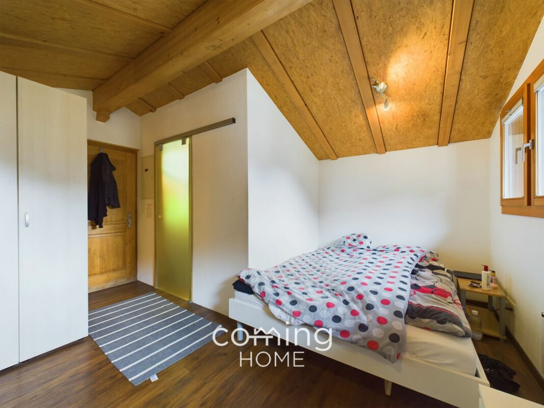Schlafzimmer mit Holzdecke