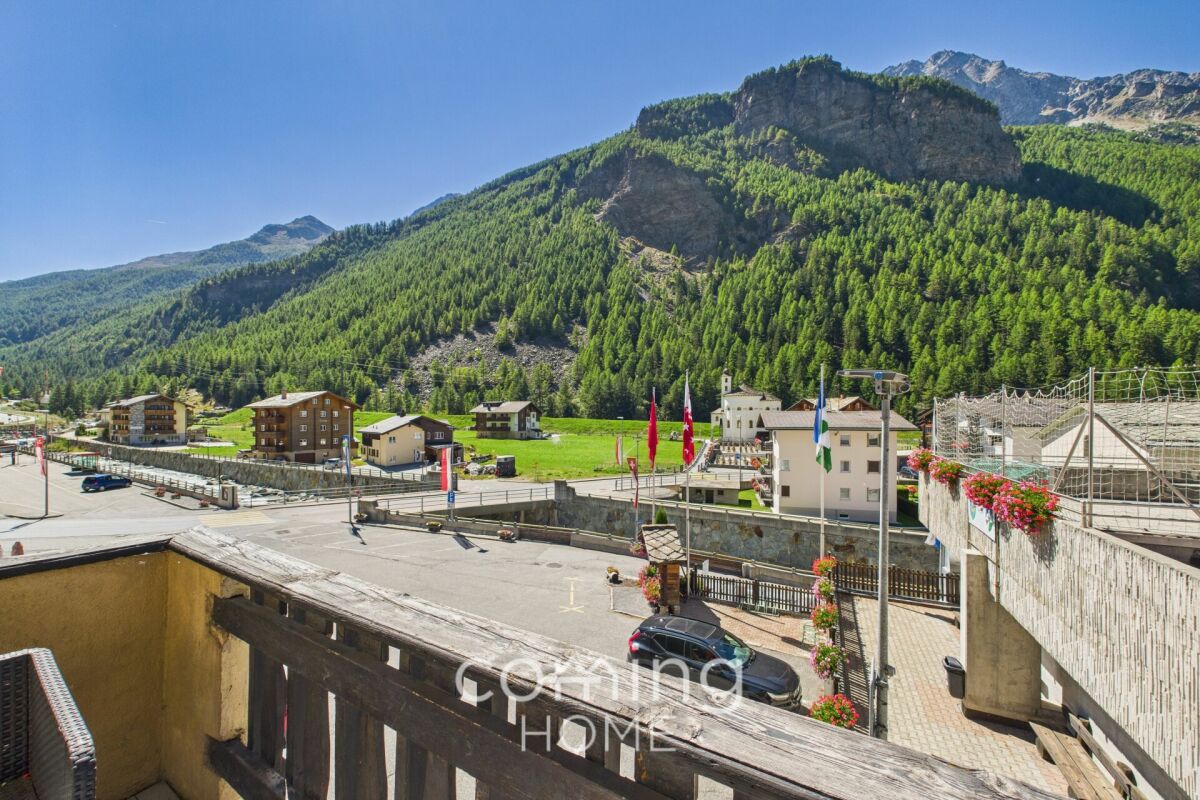 Bergblick von einem Balkon