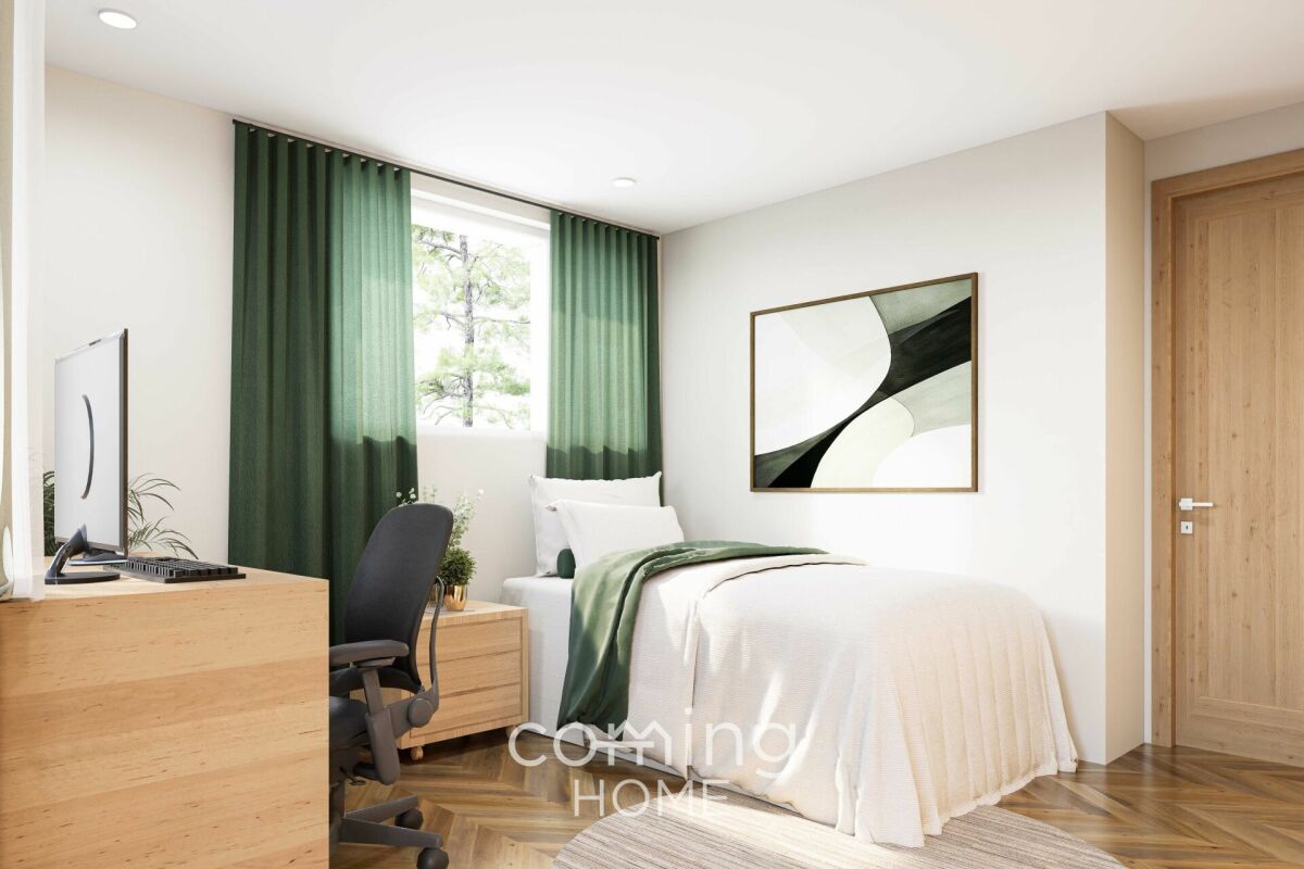 Helles Schlafzimmer mit Arbeitsbereich