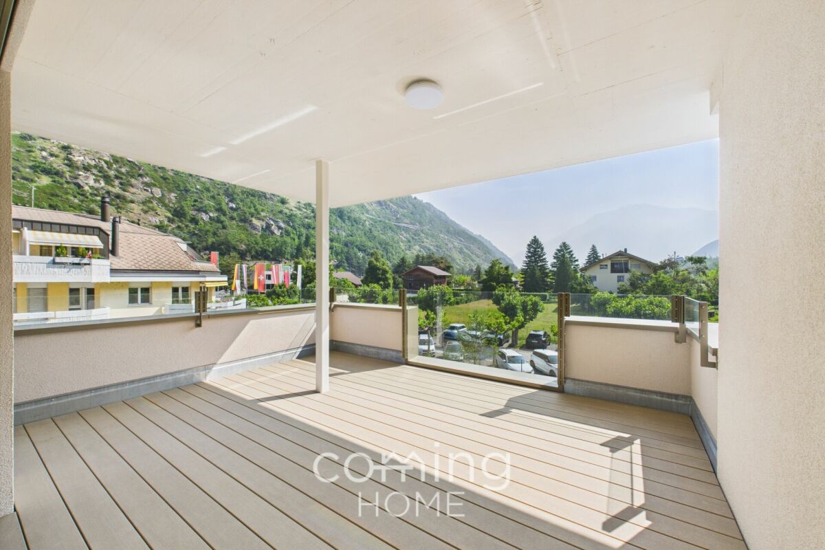 Überdachte Terrasse mit Bergblick