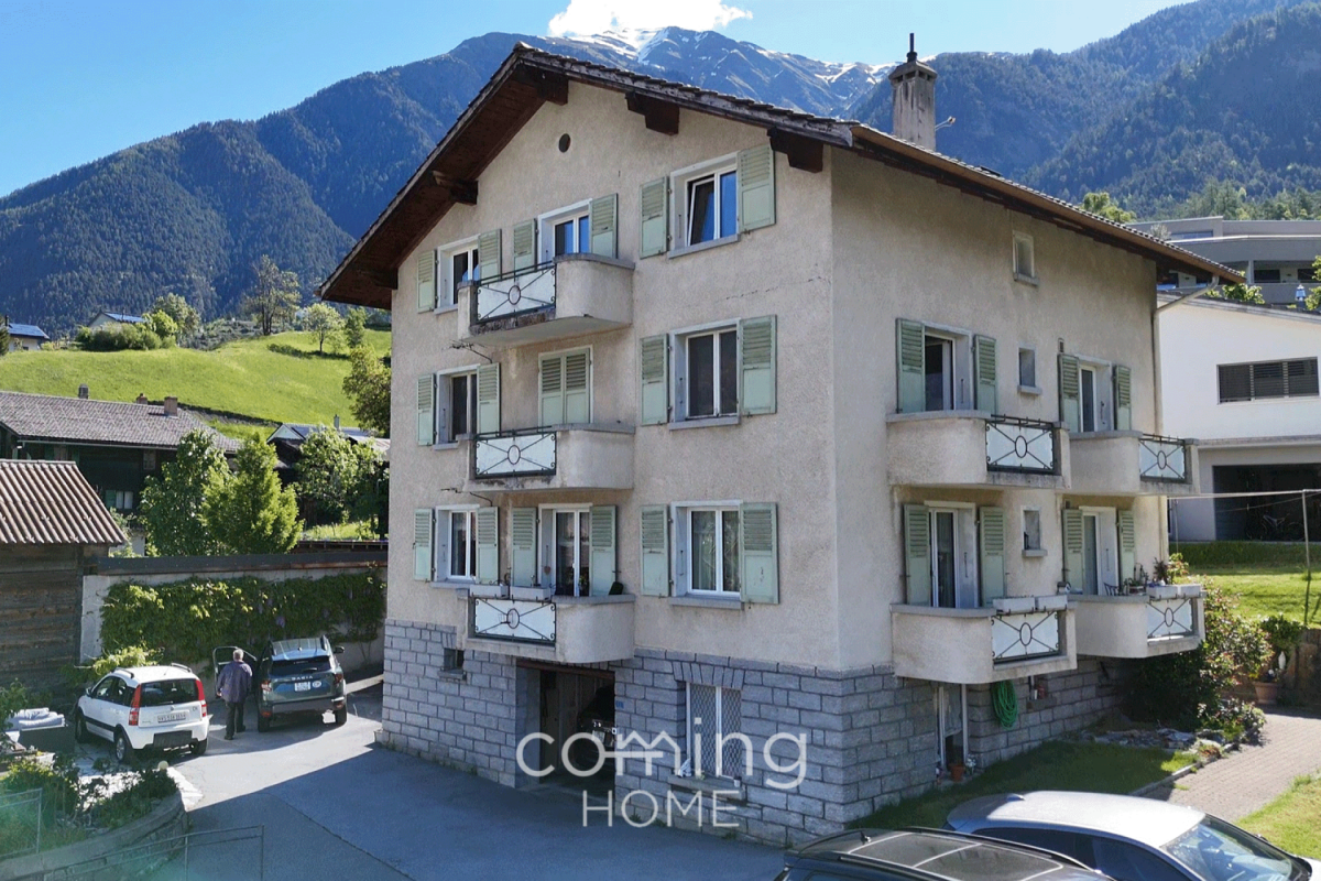 Mehrfamilienhaus mit Bergpanorama
