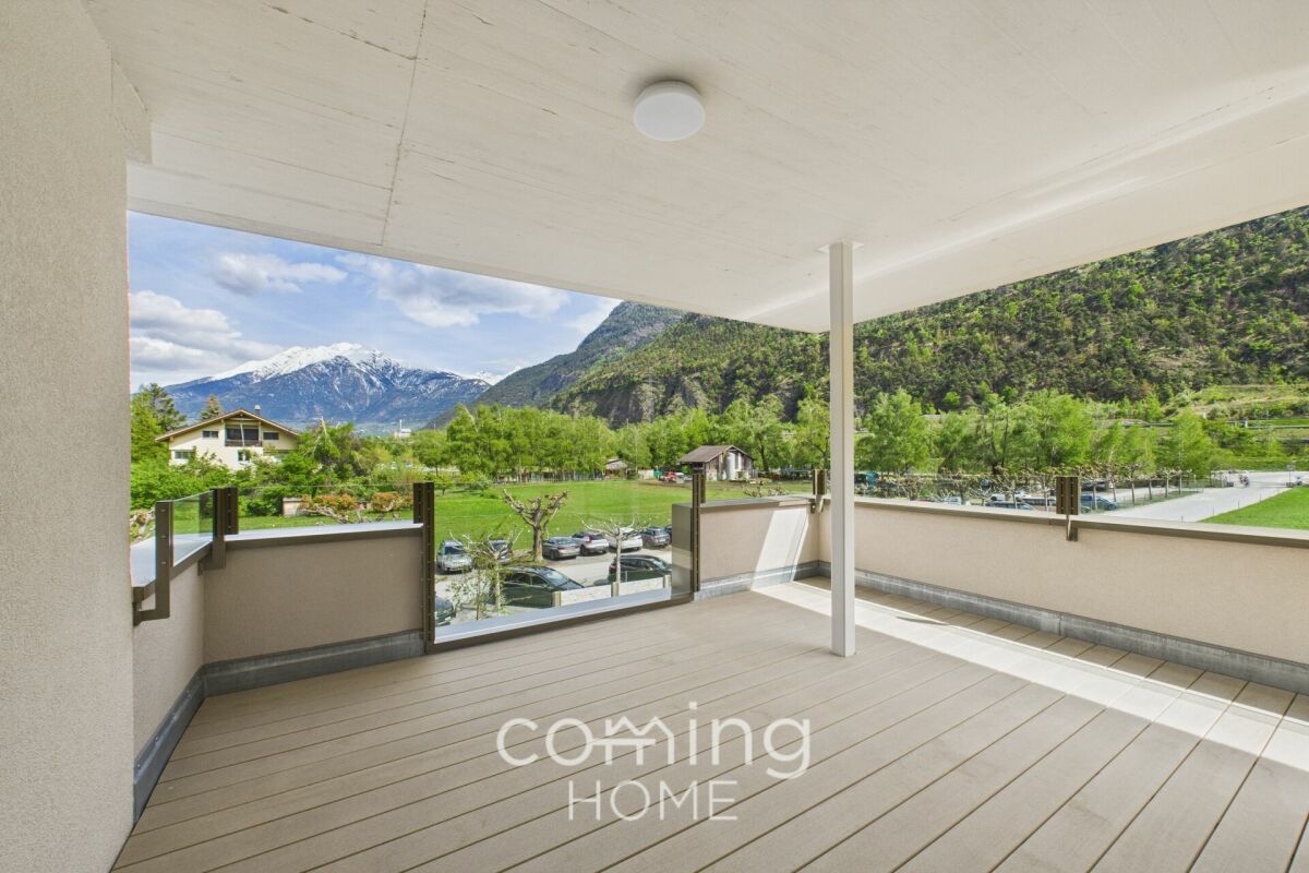 Überdachte Terrasse mit Bergblick