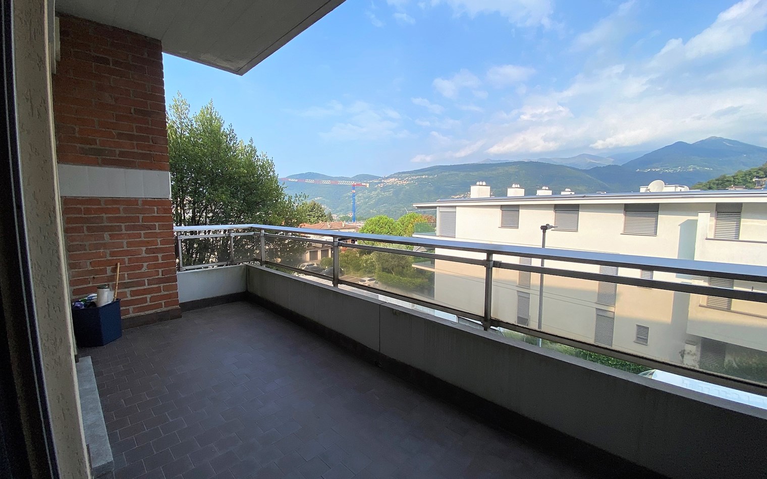 Balkon mit Bergblick