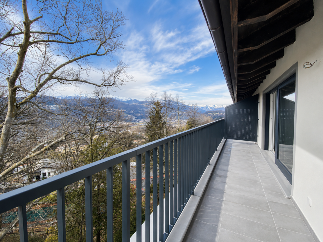Balkon mit Bergblick