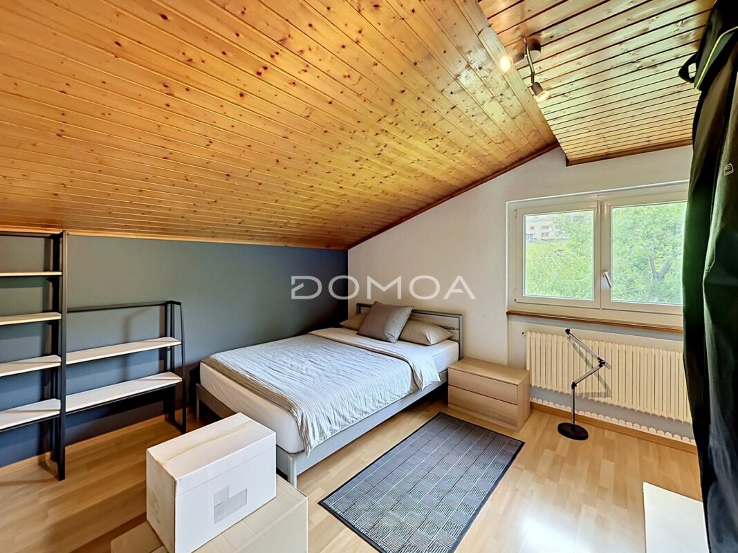 Schlafzimmer unter Holzdecke