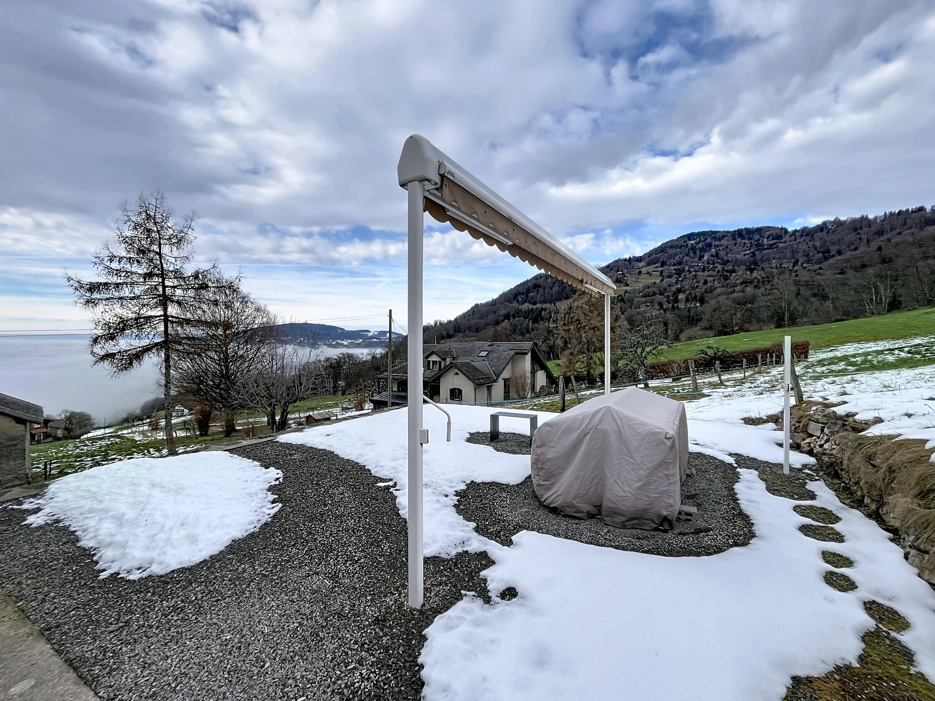 Garten mit Berg- und Seeblick