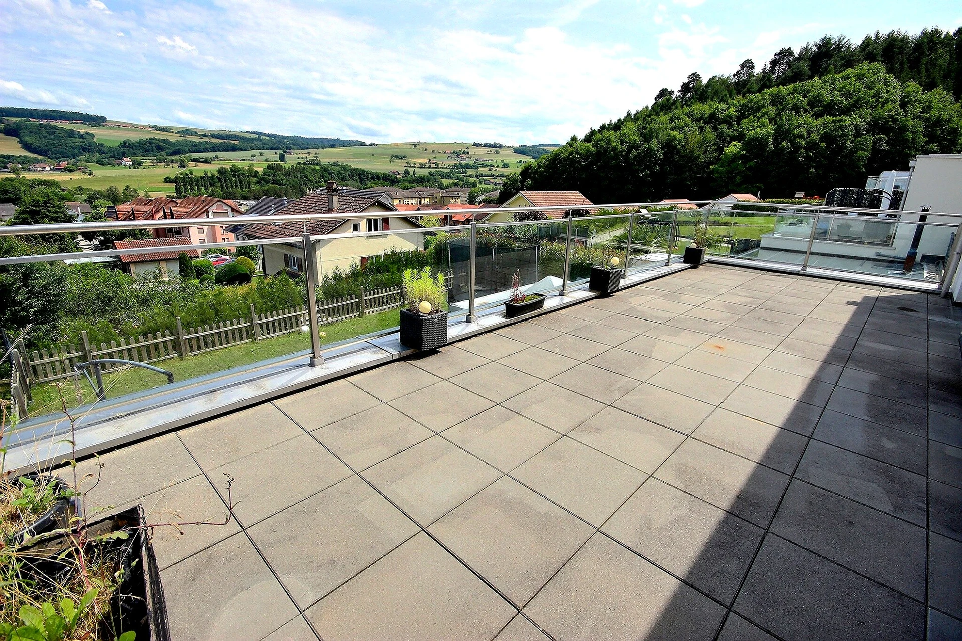 Große Terrasse mit Panoramaausblick