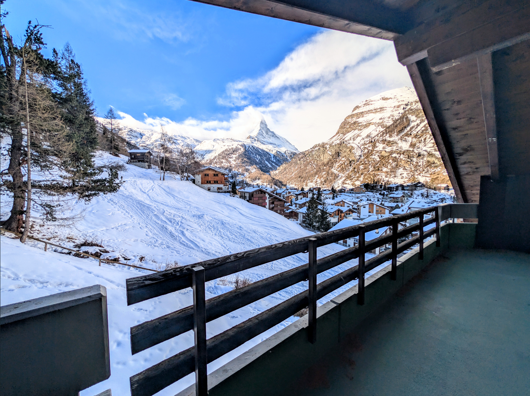 Bergblick von einem Balkon