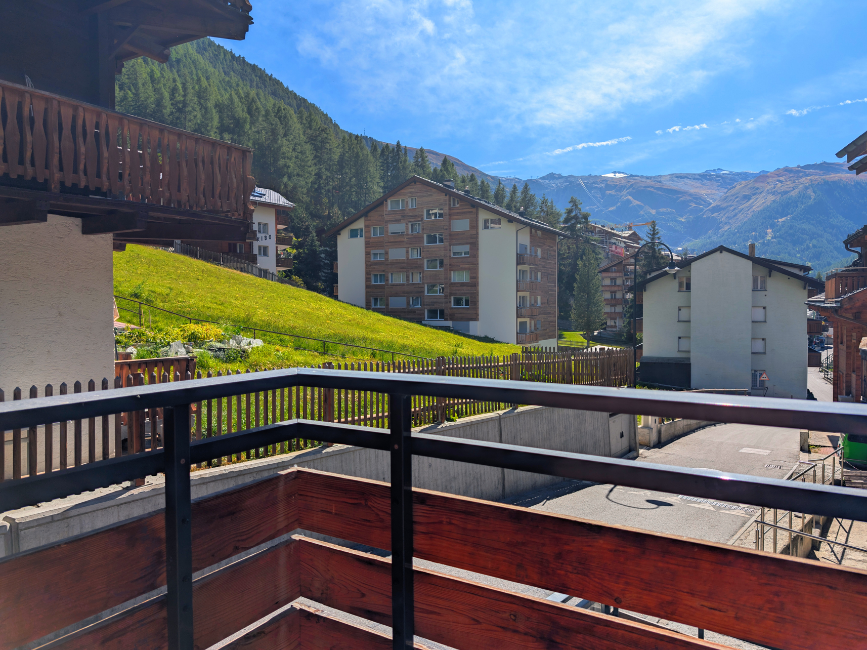 Balkon mit Bergblick