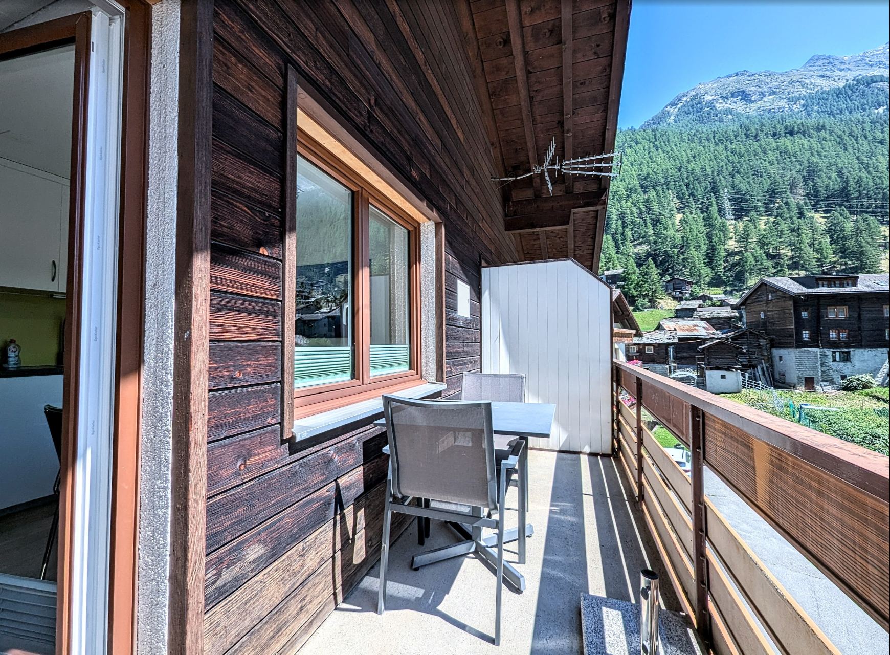 Balkon mit Bergblick