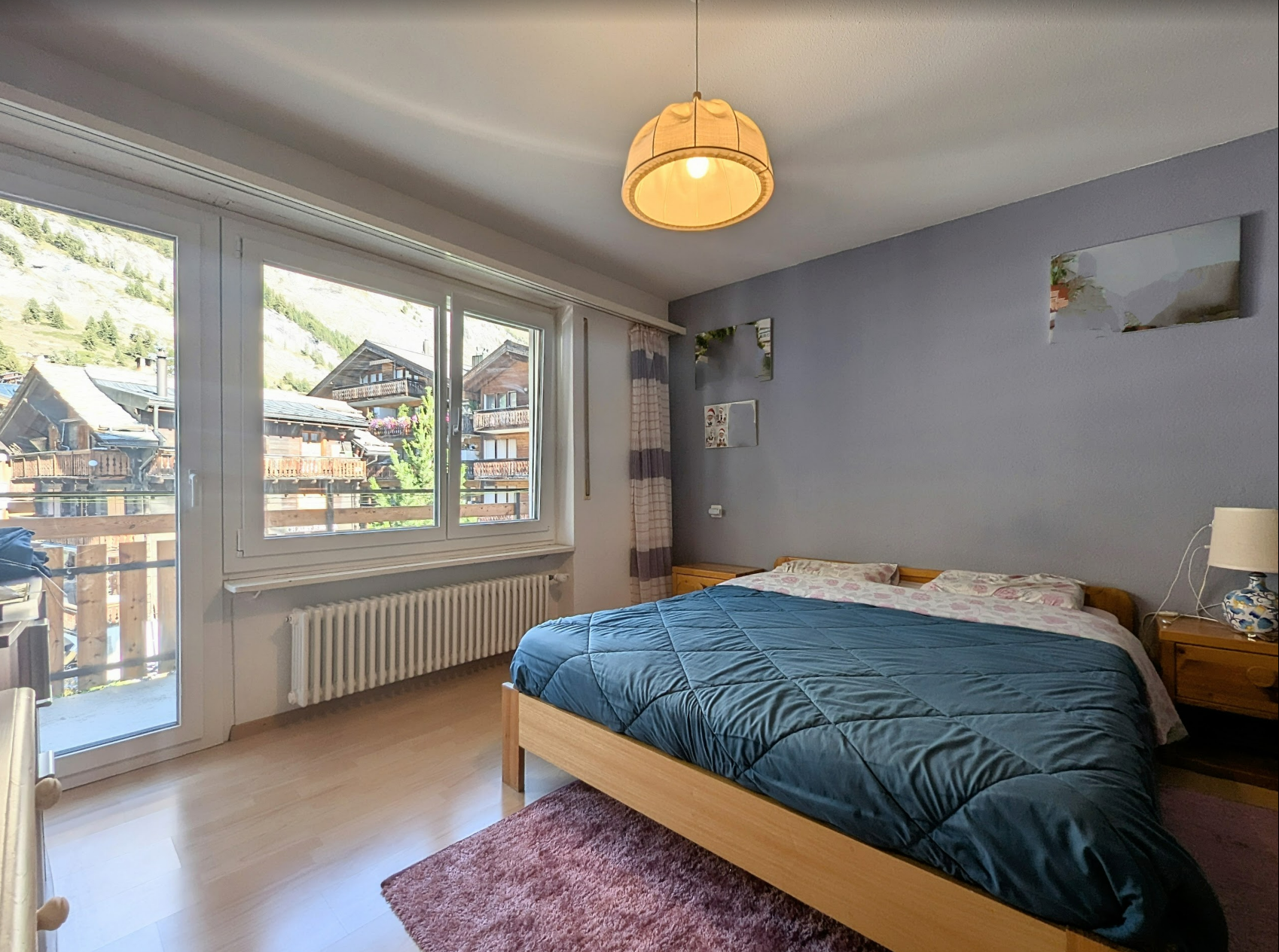 Schlafzimmer mit Balkonblick